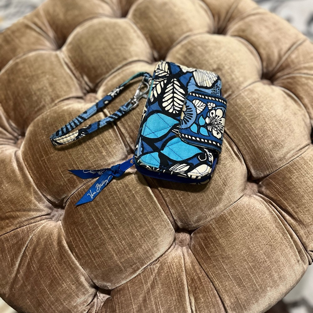 Clutch wristlet